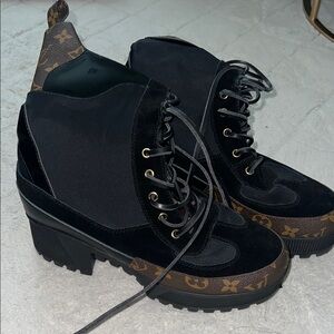 Stylish Black and Brown Women's Boots